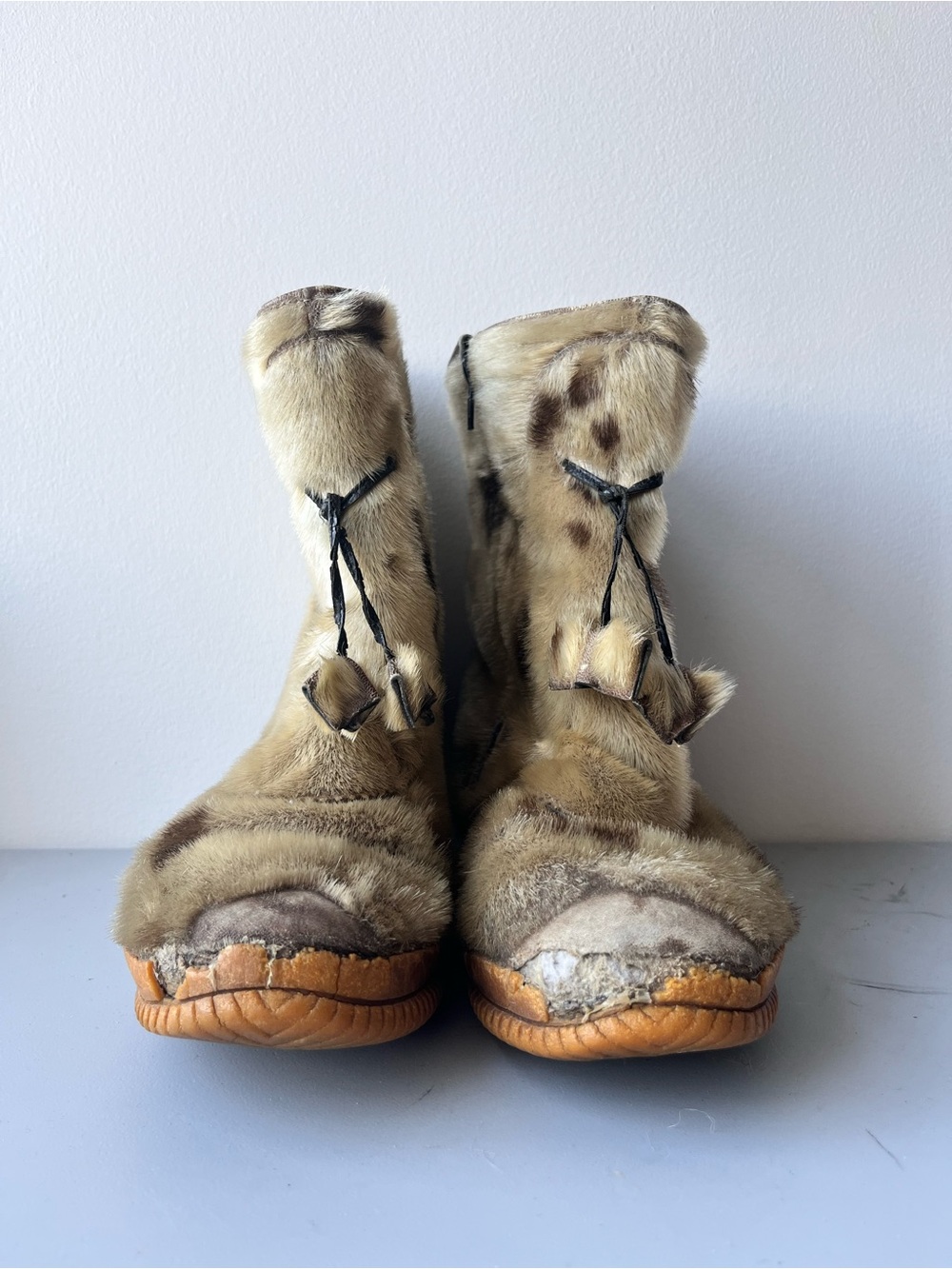 Vintage Spotted Fur-Lined Moccasin Boots in Tan and Brown